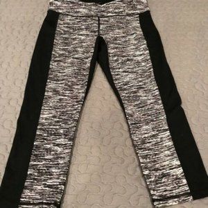 CAbi Space Dye Capris Size Medium